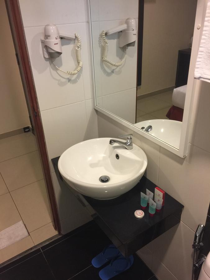 Premierz Hotel Labuan Kültér fotó